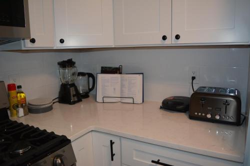 Kitchen, Cozy Urban Skies in Richfield (MN)