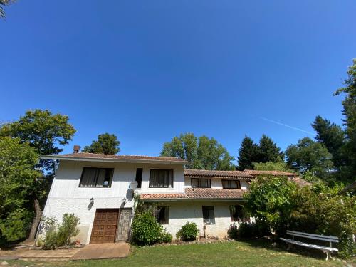 Casa amplia con piscina y quincho