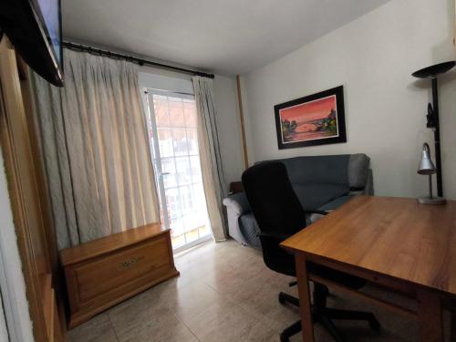 المرافق, Estudio con terraza junto al mar in La Bolera