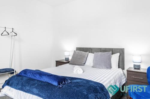 Bright 4 BR Home - Forest Fields - City Centre - Free Parking - WiFi - Close to Forest Rec - Sleeps 8