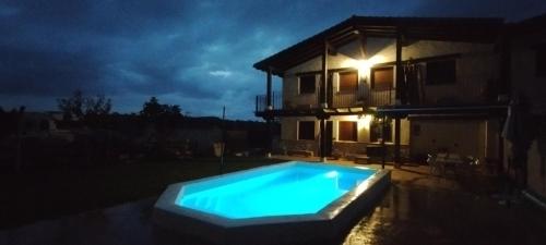 2 bedrooms, 4 beds