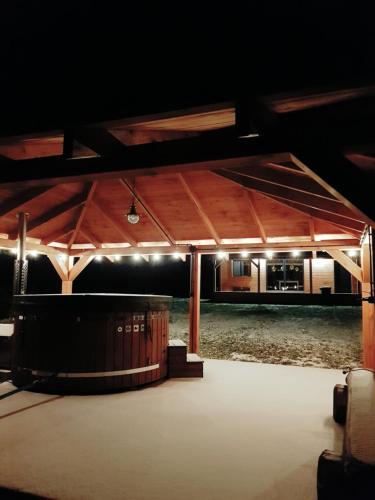 Domek Wypoczynkowy Zacisze w Makosiejach z dostępem do rzeki, z balią i jacuzzi (Domek Wypoczynkowy Zacisze w Makosiejach z dostepem do rzeki, z balia i jacuzzi) in Lisewo