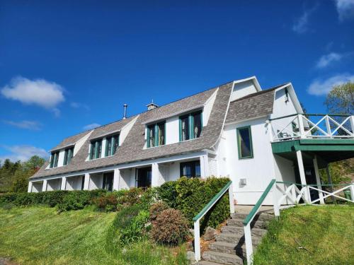 ทัศนียภาพภายนอกโรงแรม, Auberge des Nuages in ลา มอลไบ (QC)