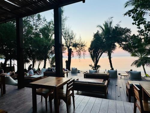 Sunny Cove Beach Resort Koh Phayam