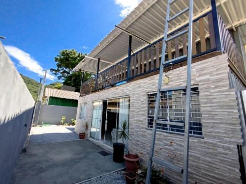 Exterior view, Casa proximo a Praia Morro das Pedras e Aeroporto com garagem para 2 carros in Pedrita