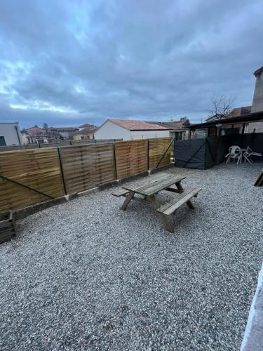 Facilities, le Cocon des Vignes, cosy, climatise, wifi, parking prive in Tain-l'Hermitage