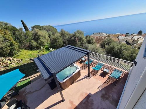 6-person apartment in sea view villa with jacuzzi in San Martino Di Lota