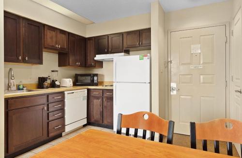 Facilities, Disney near Family Apartment Pool view Free parks shuttle in South West