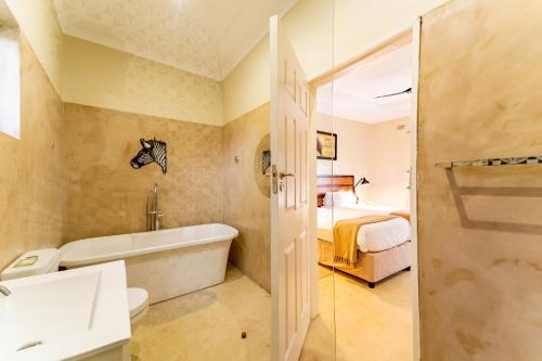 Classic Double Room image 10