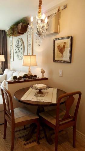 UofA UMC Mini French Farmhouse in the heart of town near สวนพฤษศาสตร์ ทูซอน