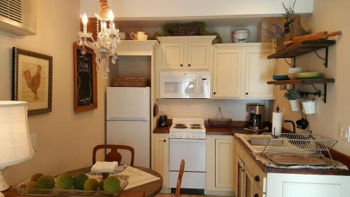 UofA UMC Mini French Farmhouse in the heart of town near สวนพฤษศาสตร์ ทูซอน