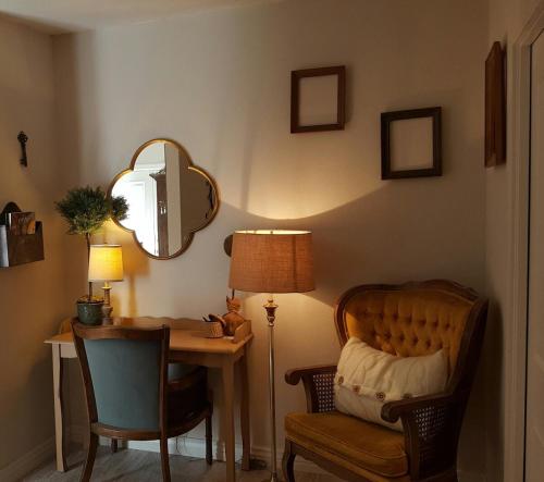 UofA UMC Mini French Farmhouse in the heart of town near สวนพฤษศาสตร์ ทูซอน