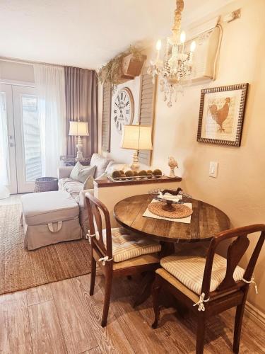 UofA UMC Mini French Farmhouse in the heart of town near สวนพฤษศาสตร์ ทูซอน