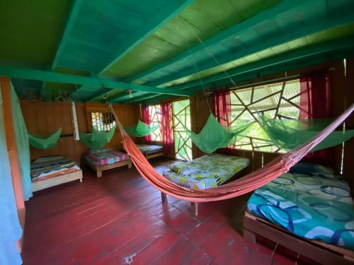 4 twin beds
