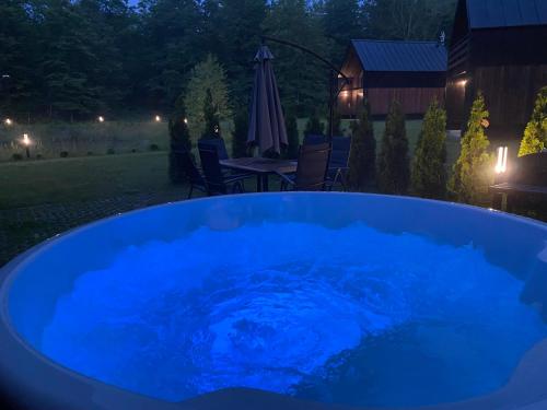 Przystanek Kistówko komfortowe domki z jacuzzi, staw wędkarski, kominek, las, przestrzeń
