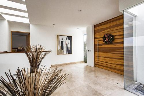 Beautiful house with swimming pool, jacuzzi, pickleball court and steam room Beautiful house with swimming pool, jacuzzi, pickleball court and steam room