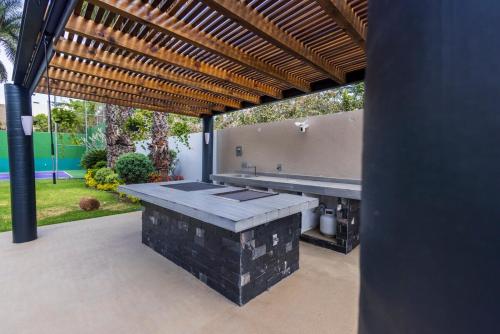 Beautiful house with swimming pool, jacuzzi, pickleball court and steam room Beautiful house with swimming pool, jacuzzi, pickleball court and steam room