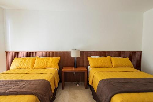 Beautiful house with swimming pool, jacuzzi, pickleball court and steam room Beautiful house with swimming pool, jacuzzi, pickleball court and steam room