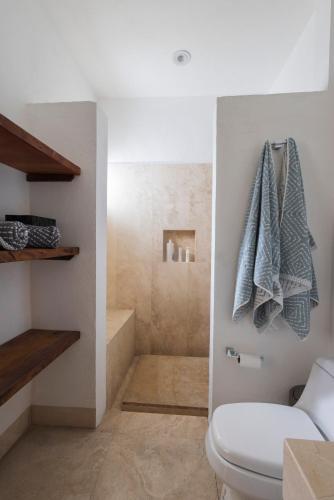 Beautiful house with swimming pool, jacuzzi, pickleball court and steam room Beautiful house with swimming pool, jacuzzi, pickleball court and steam room