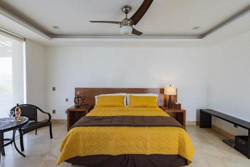 Beautiful house with swimming pool, jacuzzi, pickleball court and steam room Beautiful house with swimming pool, jacuzzi, pickleball court and steam room