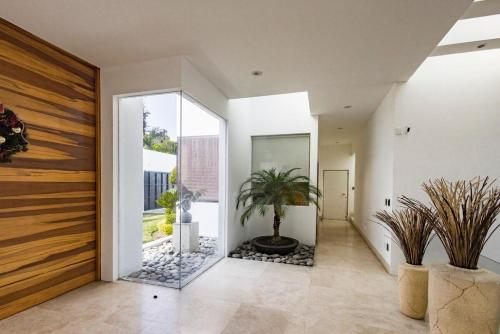 Beautiful house with swimming pool, jacuzzi, pickleball court and steam room Beautiful house with swimming pool, jacuzzi, pickleball court and steam room