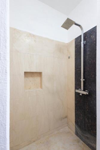 Beautiful house with swimming pool, jacuzzi, pickleball court and steam room Beautiful house with swimming pool, jacuzzi, pickleball court and steam room