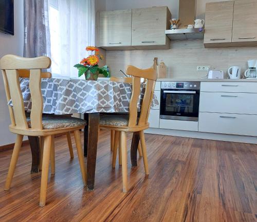 2 bedrooms, 2 beds