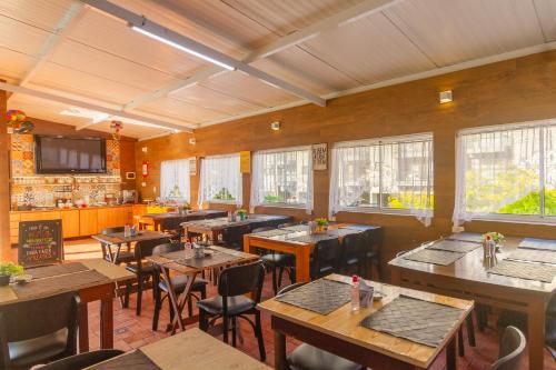 ห้องอาหาร, Guaruja Hostel in กวารุจ้า