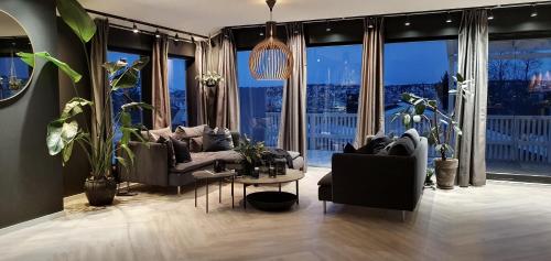 Modern villa with a great view, located between the Arctic Cathedral and the Cable Car – khách sạn tại Tromsdalen