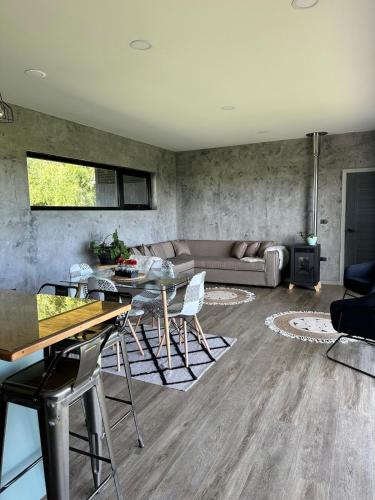 Modern and Cozy HOUSE with pool