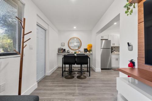 Casa Bethel Just 6 minutes from Fort Lauderdale Airport and 10 minutes from the beach in Fort Lauderdale, USA