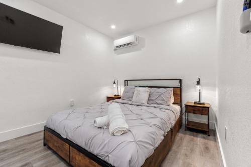 Casa Bethel Just 6 minutes from Fort Lauderdale Airport and 10 minutes from the beach in Fort Lauderdale, USA