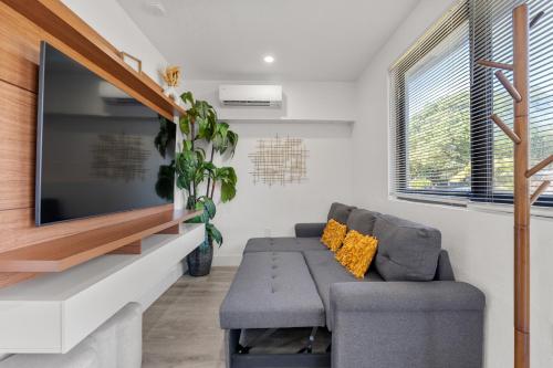 Casa Bethel Just 6 minutes from Fort Lauderdale Airport and 10 minutes from the beach in Fort Lauderdale, USA