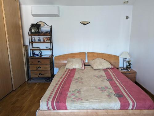 Ecully logement privé attenant de la maison principale gîte à louer Champagne-au-Mont-d'Or