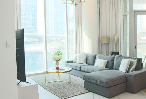 2 Bedroom Apartment with Spacious Private Garden in Dubai Marina, Dubaj