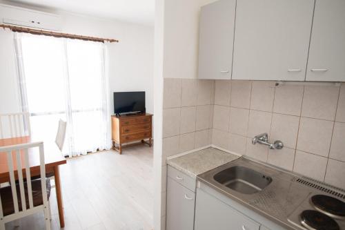 One-Bedroom Apartment - Sea Side image 7