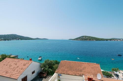 One-Bedroom Apartment - Sea Side image 6