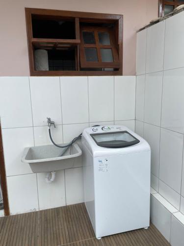 Condomínio Encantador com Piscina ao Lado da Praia