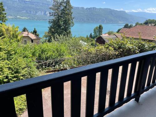 Kilátás, Villa avec vue lac panoramique proche de la plage in Conjux