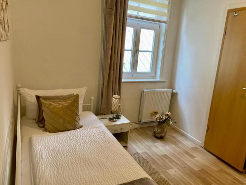 Comfort Single Room image 7