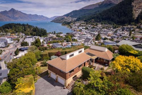 Remarkable View in Central Queenstown - image 6