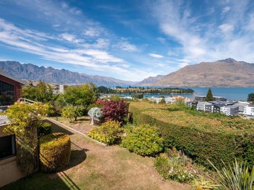 Remarkable View in Central Queenstown - main image