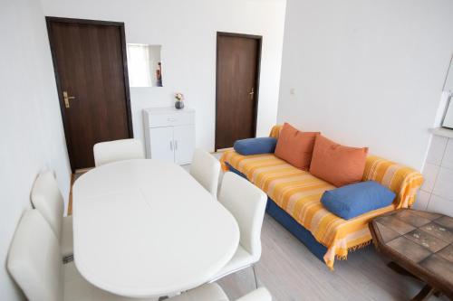 Two-Bedroom Apartment with Sea View image 5