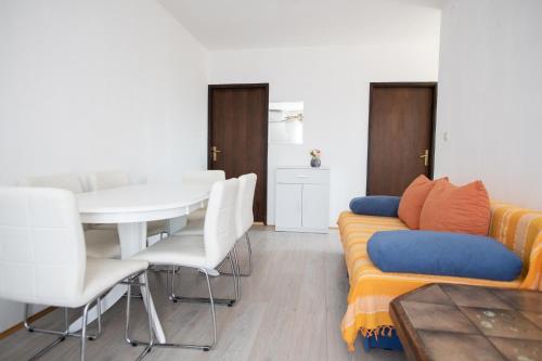 Two-Bedroom Apartment with Sea View image 4