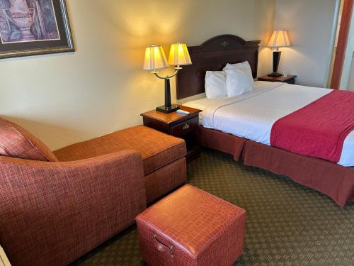 Howards Inn Motel - image 10