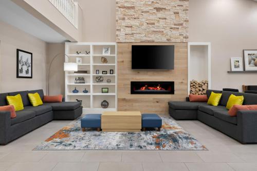 . Country Inn & Suites by Radisson, Near The National Sports Center, Coon Rapids, MN