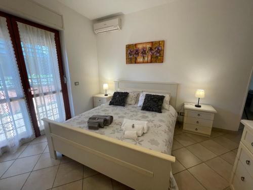 Love Dream House, Roma