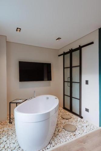 632962210 1616 Hotel