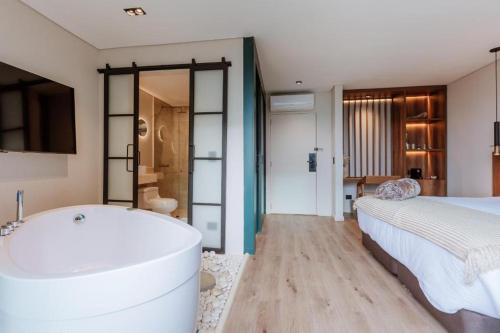 632962216 1616 Hotel