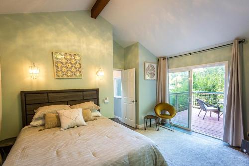 New Oasis -Spa -Firepit -BBQ- Decks-Pet friendly New Oasis -Spa -Firepit -BBQ- Decks-Pet friendly